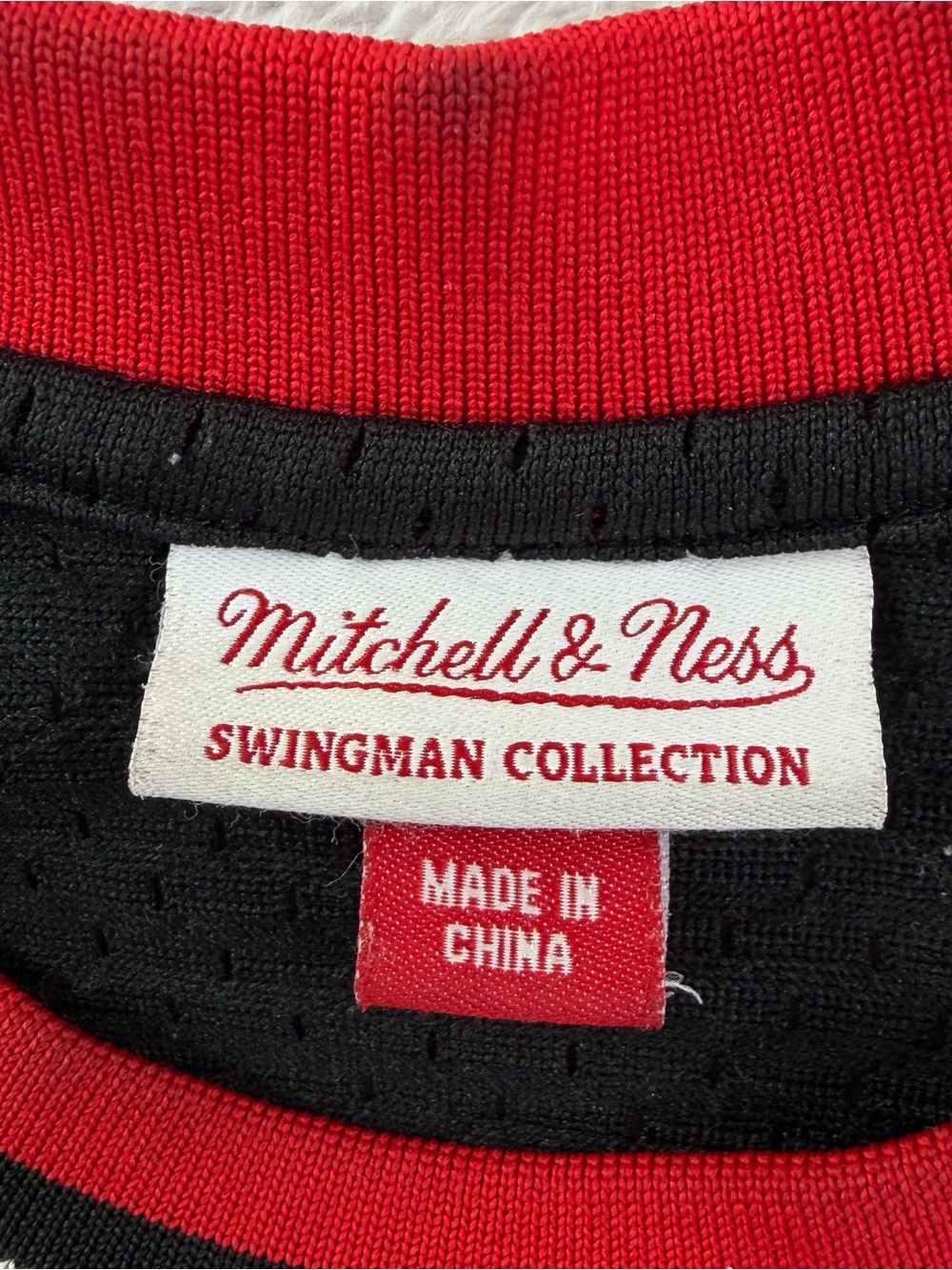 Mitchell & Ness Scottie Pippen Bulls 1997-98 Swingman Jersey M Distressed Stich - Picture 9 of 16